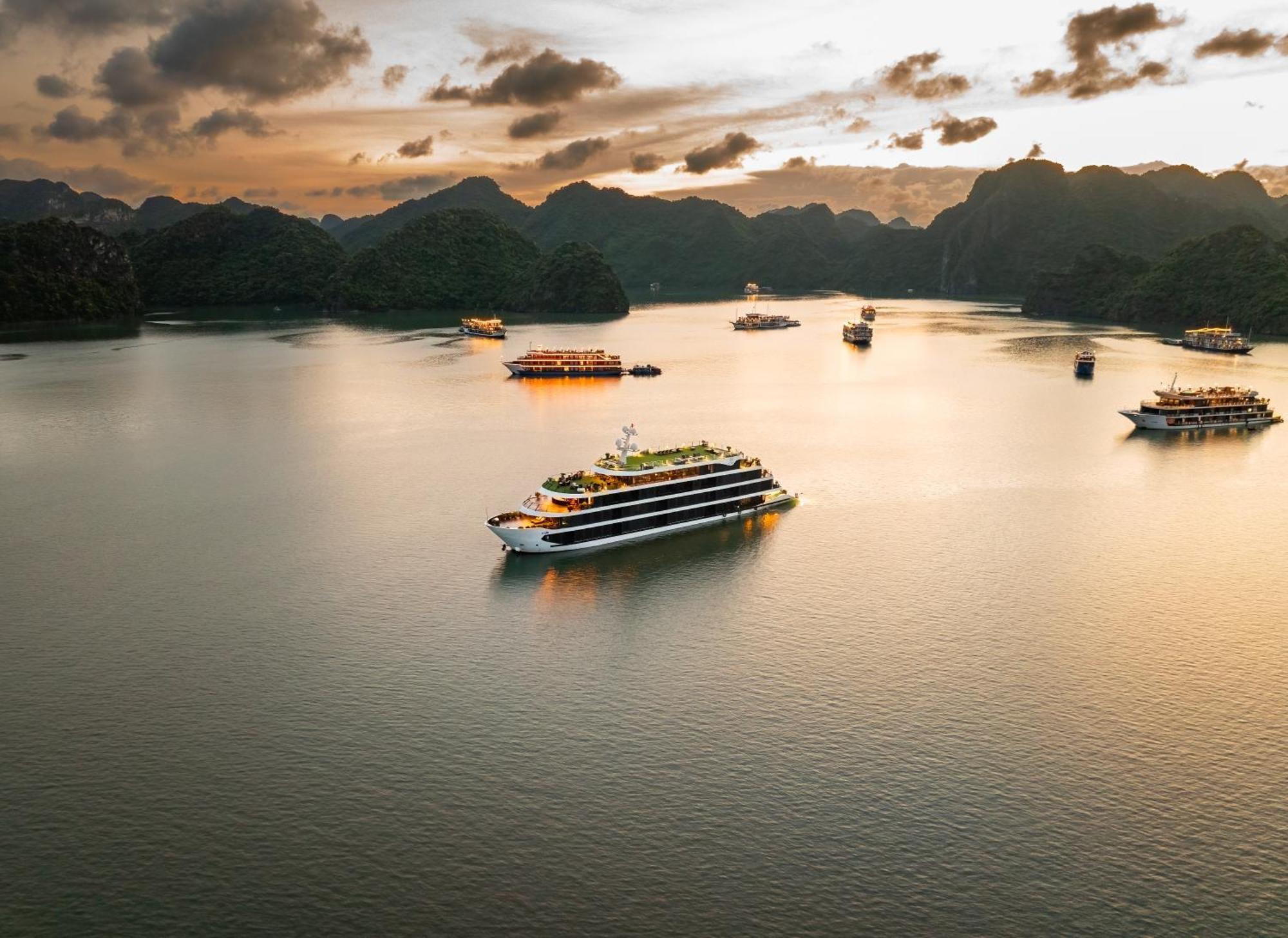 Hotel Era Cruises Halong Hạ Long Exterior foto